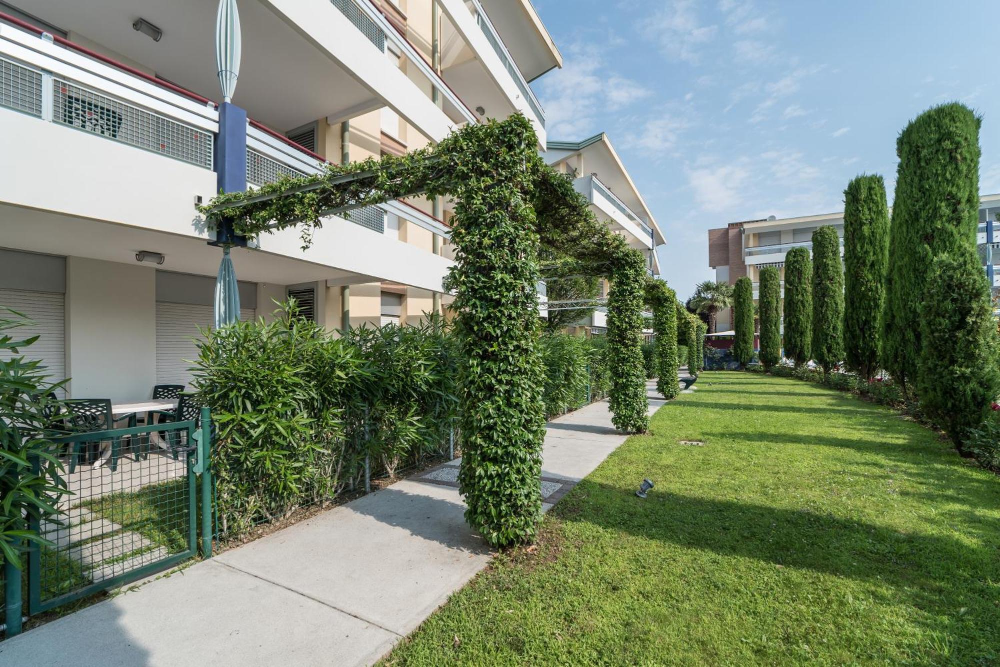 Villaggio Planetarium Resort Bibione Exterior foto
