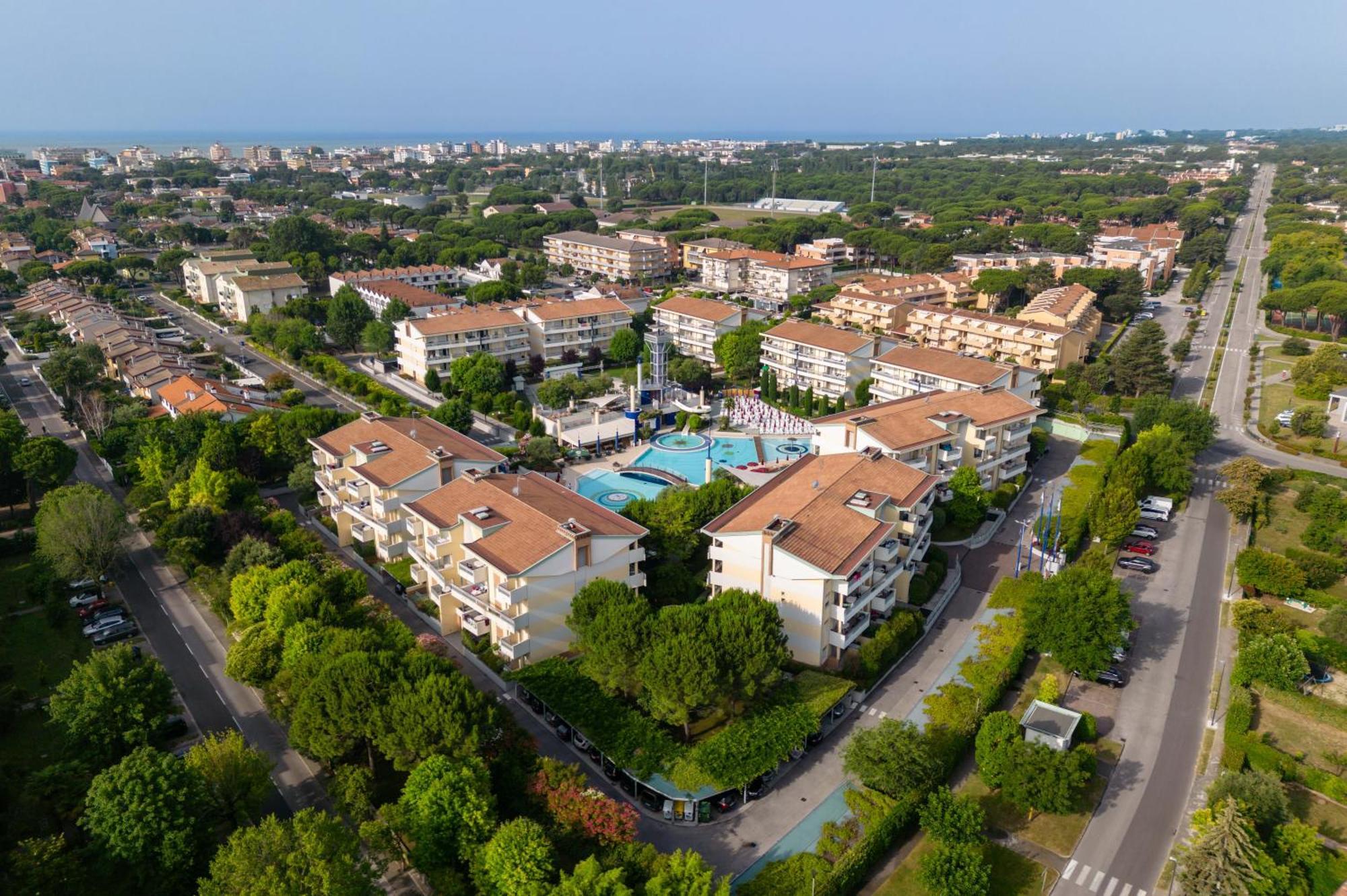 Villaggio Planetarium Resort Bibione Exterior foto