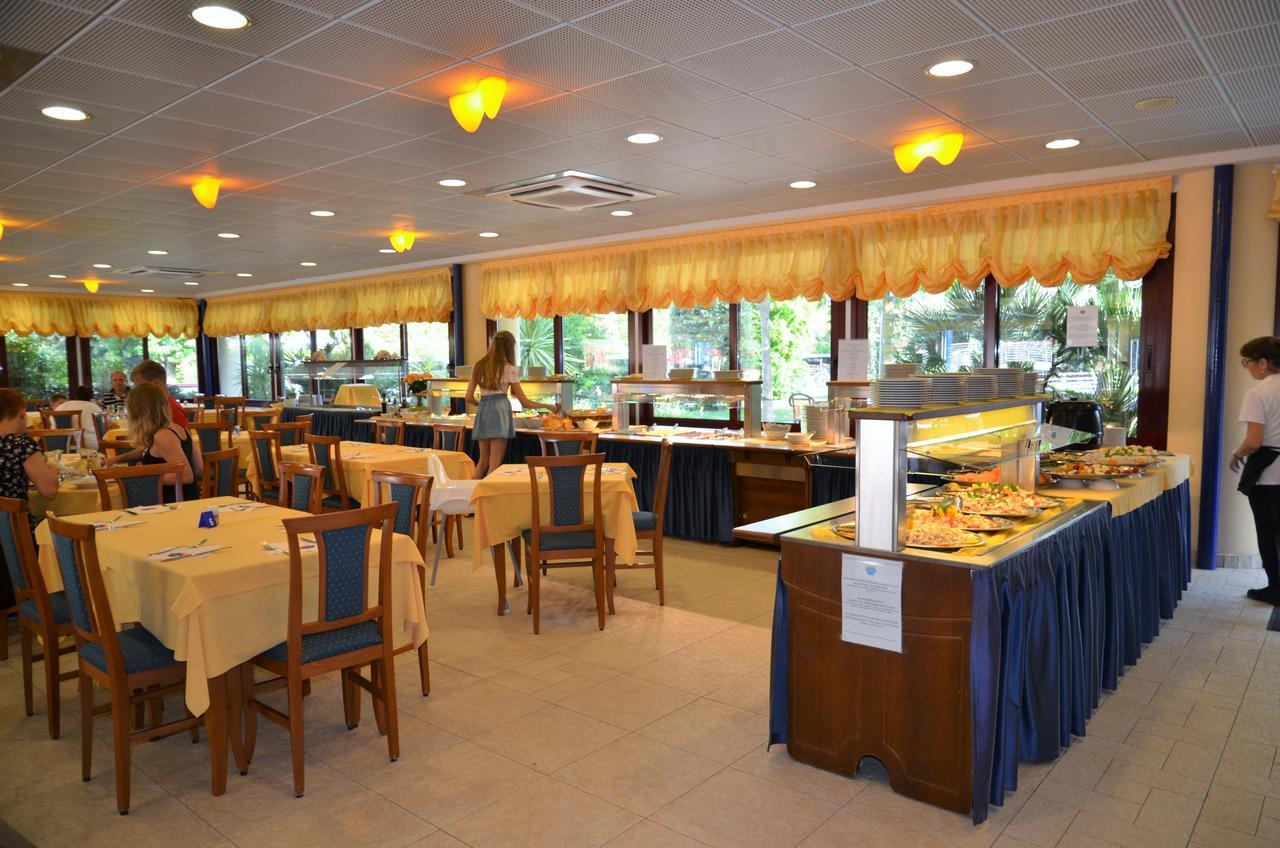 Villaggio Planetarium Resort Bibione Exterior foto