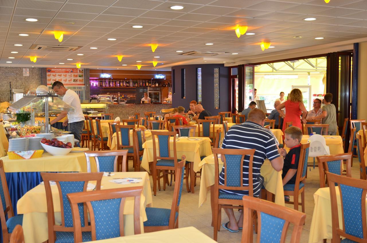 Villaggio Planetarium Resort Bibione Exterior foto